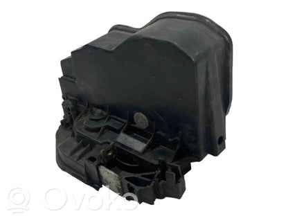 Priekšpusē slēdzene