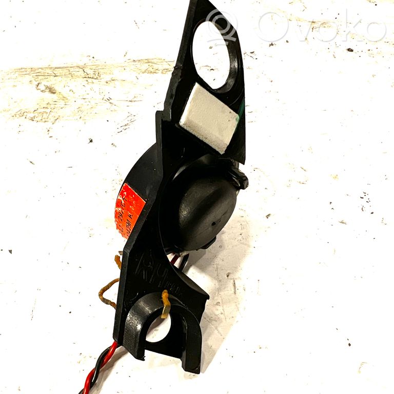 Твитер(ы) в передней двери