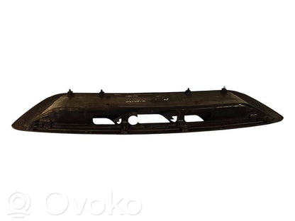 Bagāžnieka numura zīmes apgaismojuma līste