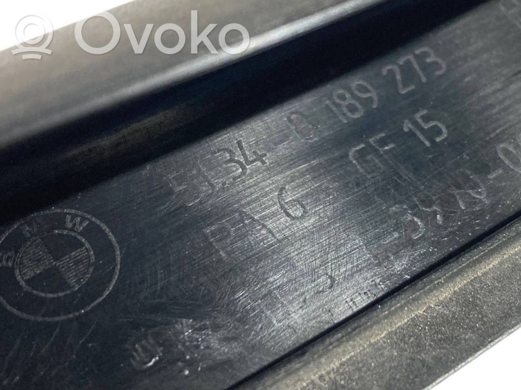 Aizmugurē logu aizkars