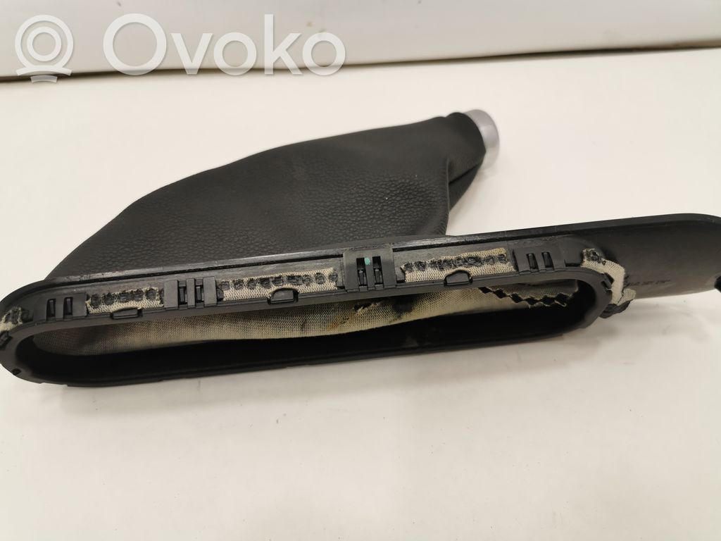 Roktura dekoratīvā apdare – āda/audums