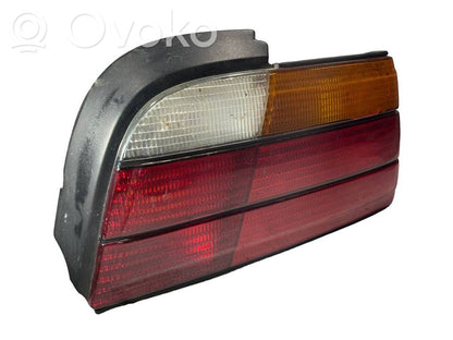 Aizmugurējais lukturis virsbūvē