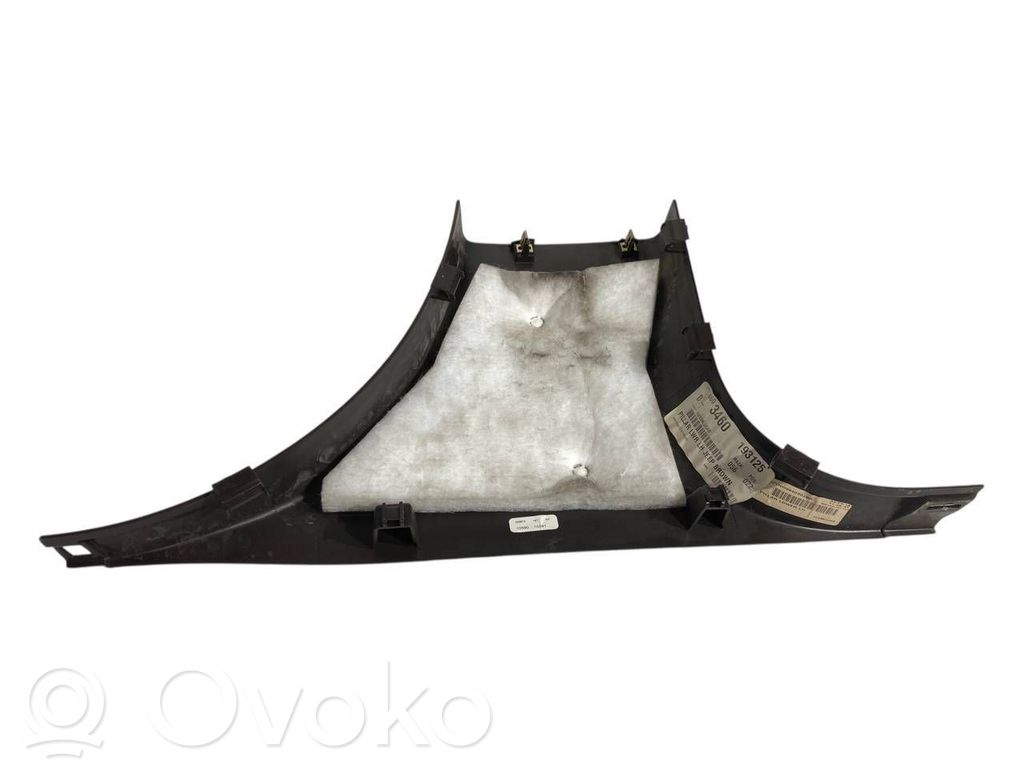 (B) statņa dekoratīvā apdare (apakšdaļa)