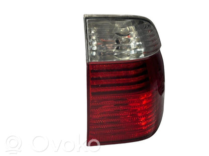 Aizmugurējais lukturis virsbūvē