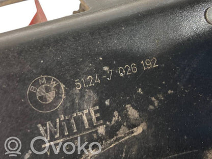 Aizmugurējā pārsega slēdzene