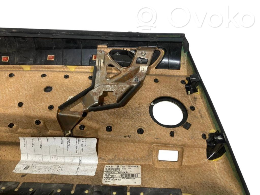 Apšuvums aizmugurējām durvīm