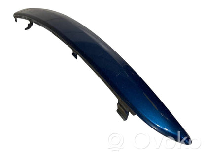 Priekšpusē dekoratīva bampera uzlikas