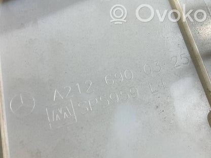 (B) statņa dekoratīvā apdare (augšdaļa)
