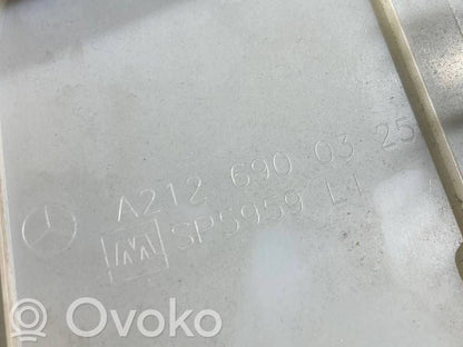 (B) statņa dekoratīvā apdare (augšdaļa)