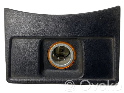 Cigarešu aizdedzināmais aizmugurē