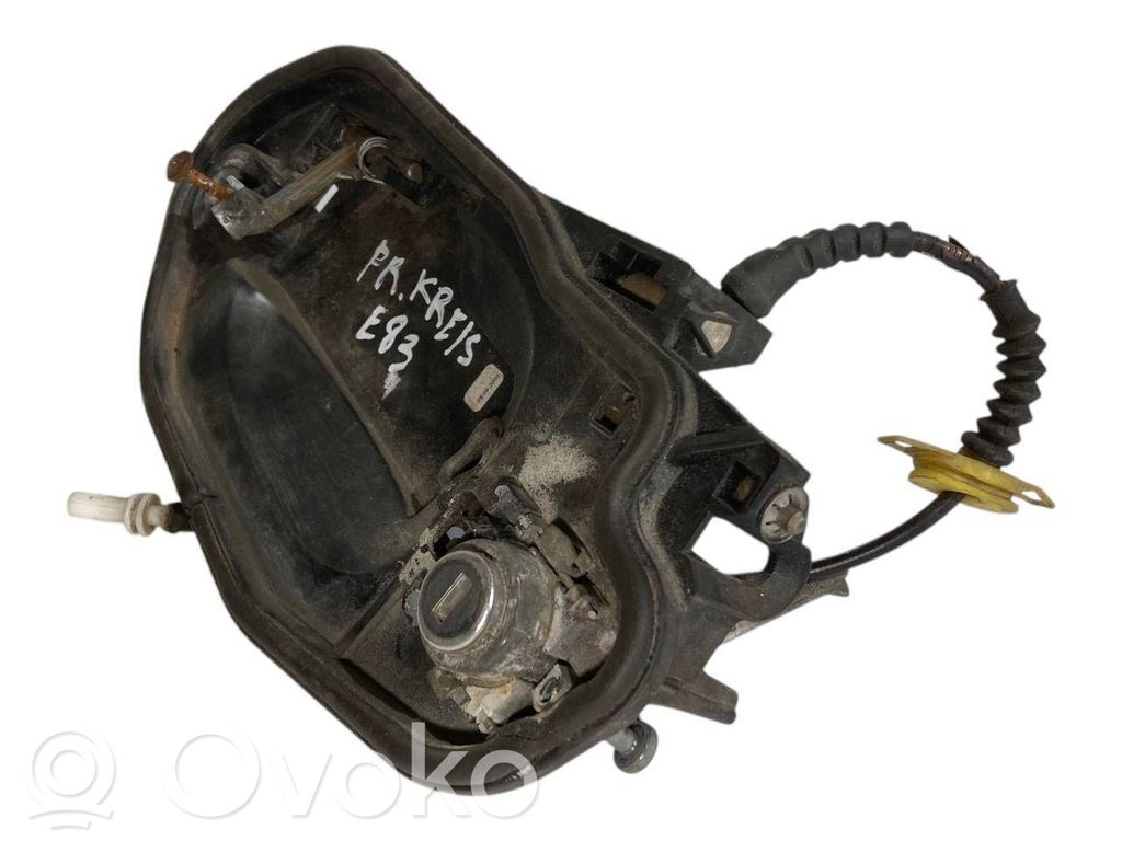 Priekšpusē turētājs / kronšteins ārējam atvēršanas rokturim