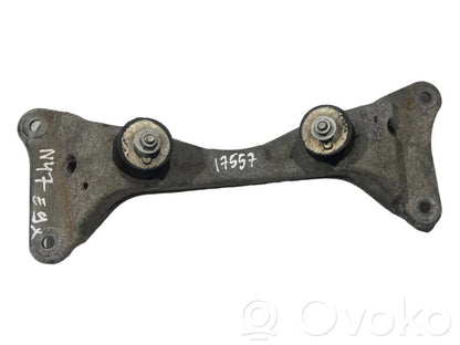 Transmission mounting bracket