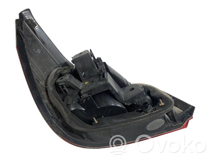 Aizmugurējais lukturis virsbūvē