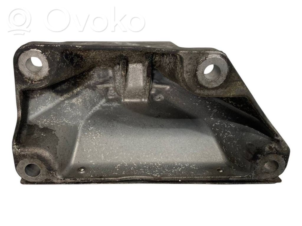 Engine mounting bracket