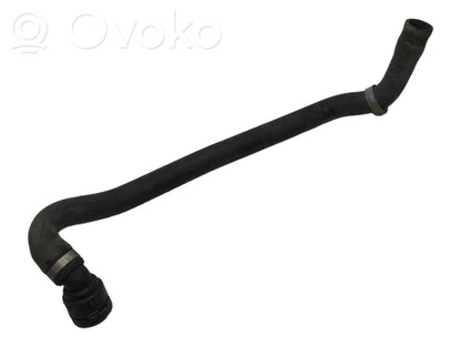 Caurulīte (-es) / šļūtene (-es)