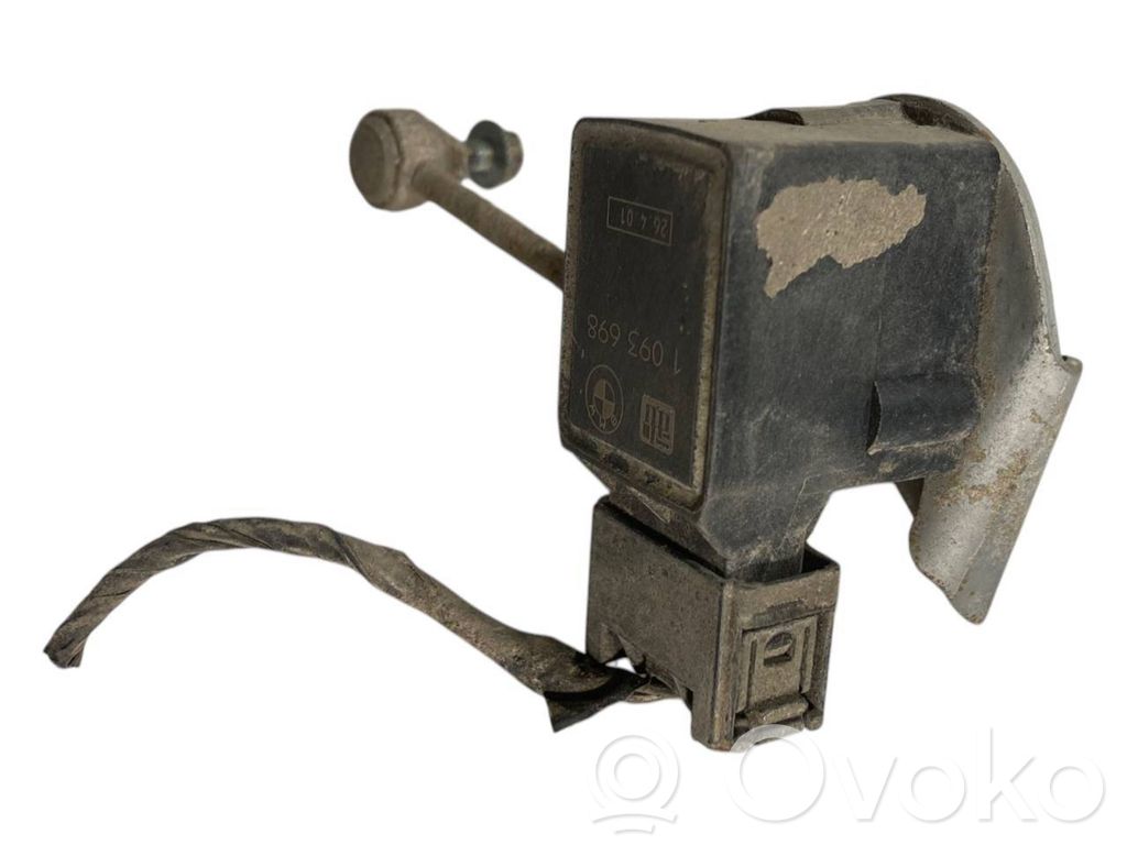 Augstuma sensors (priekšējo lukturu)