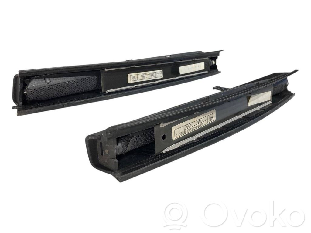 Apšuvums aizmugurējām durvīm