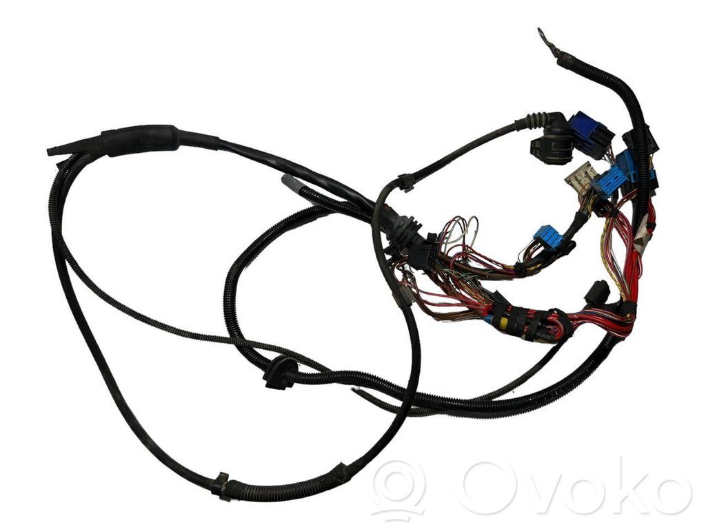 Pārnesumkārbas vadu instalācija