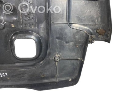 Dzinēja pārsegs (dekoratīva apdare)