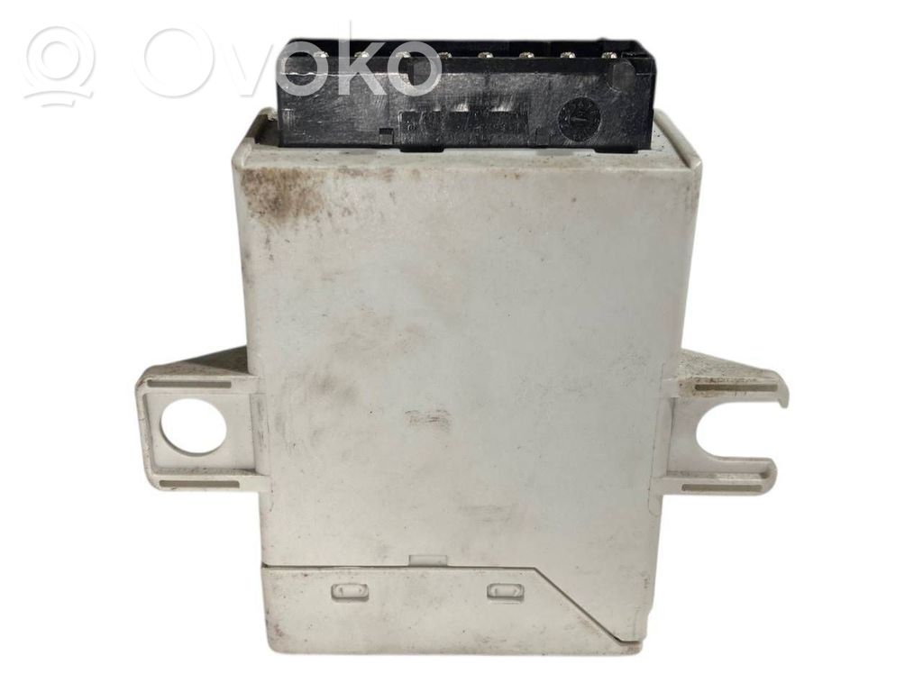 Piekabes āķa vadības bloks