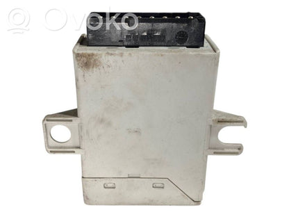 Piekabes āķa vadības bloks