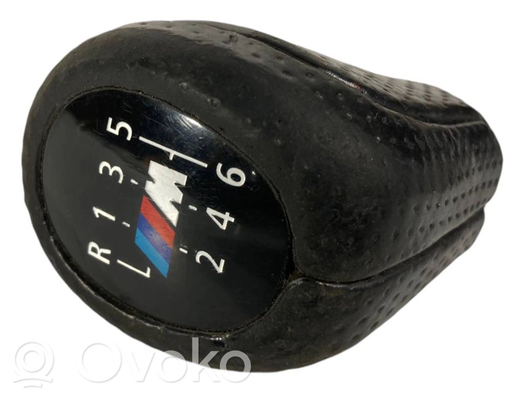 Ātrumu pārslēgšanas sviras dekoratīvā apdare (āda, uzgalis)