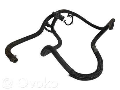 Caurulīte (-es) / šļūtene (-es)