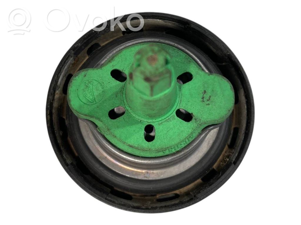 Aizskrūvējams degvielas tvertnes vāciņš