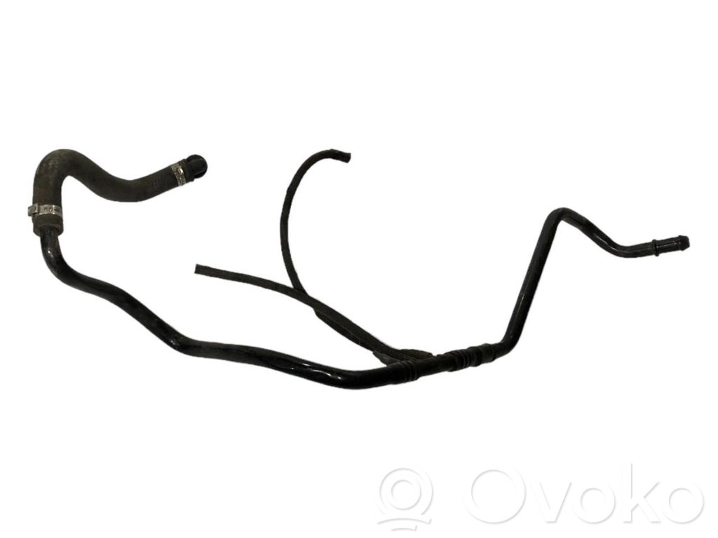 Caurulīte (-es) / šļūtene (-es)