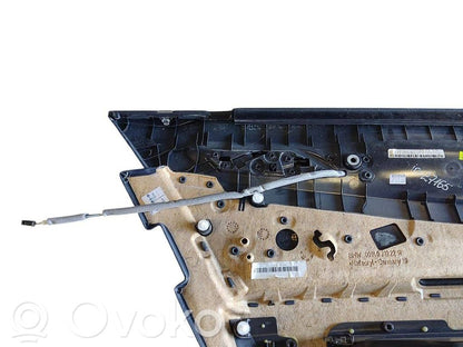 Apšuvums aizmugurējām durvīm