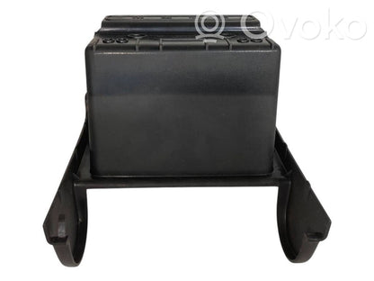 Pelnutrauks (aizmugurē)