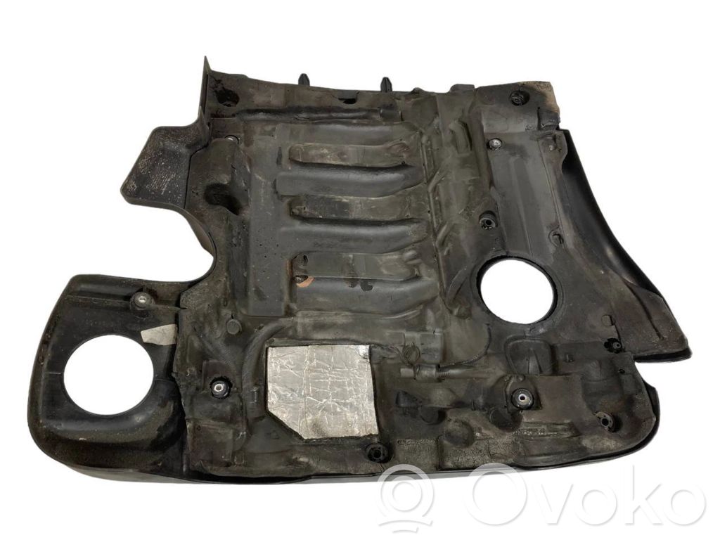 Dzinēja pārsegs (dekoratīva apdare)