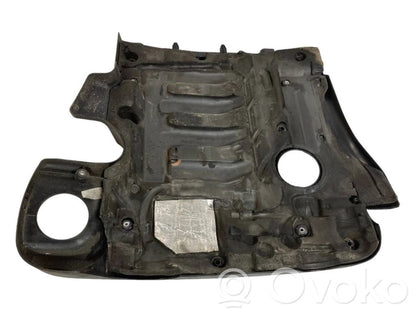 Dzinēja pārsegs (dekoratīva apdare)