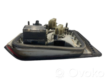 Aizmugurējais lukturis pārsegā