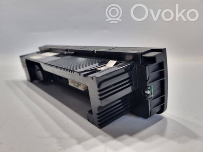 Gaisa kondicioniera / klimata kontroles / salona apsildes vadības bloks (salonā)