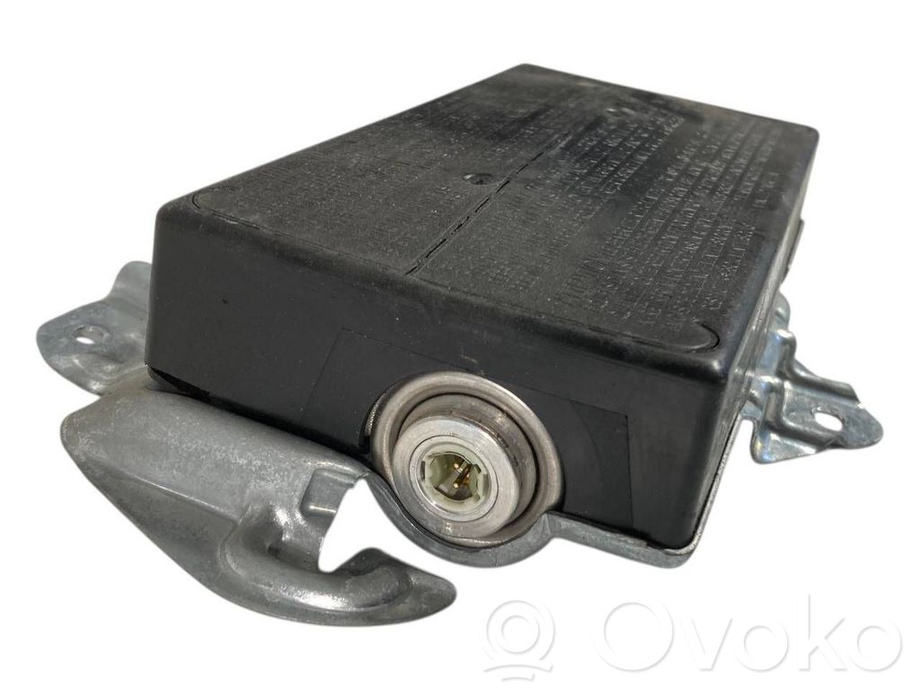 Aizmugurējo durvju drošības spilvens