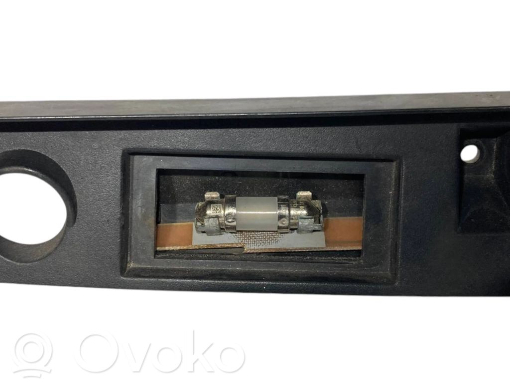 Bagāžnieka numura zīmes apgaismojuma līste