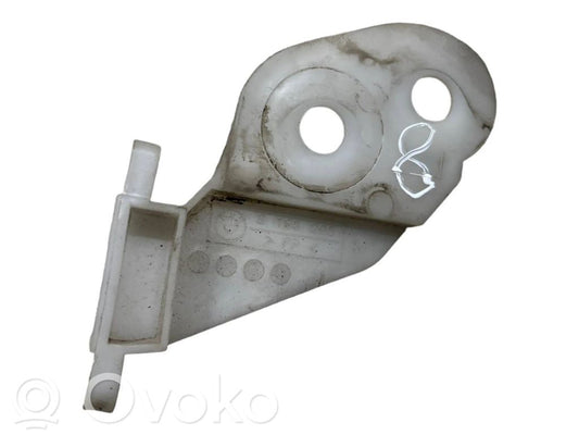 Priekšpusē bampera turētājs