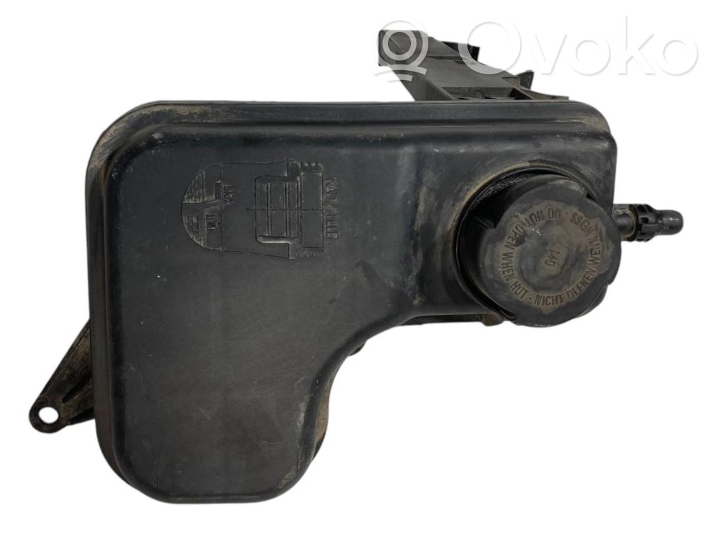 Расширительный бачок охлаждающей жидкости