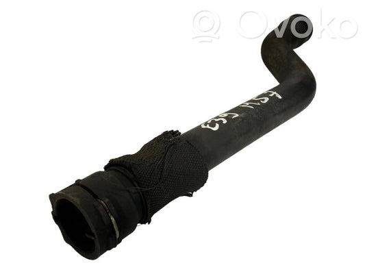 Caurulīte (-es) / šļūtene (-es)