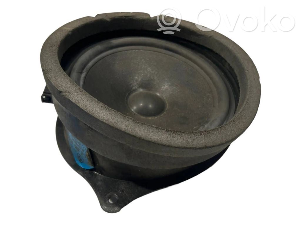 Speaker(s) in the rear door