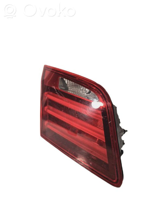 Aizmugurējais lukturis pārsegā