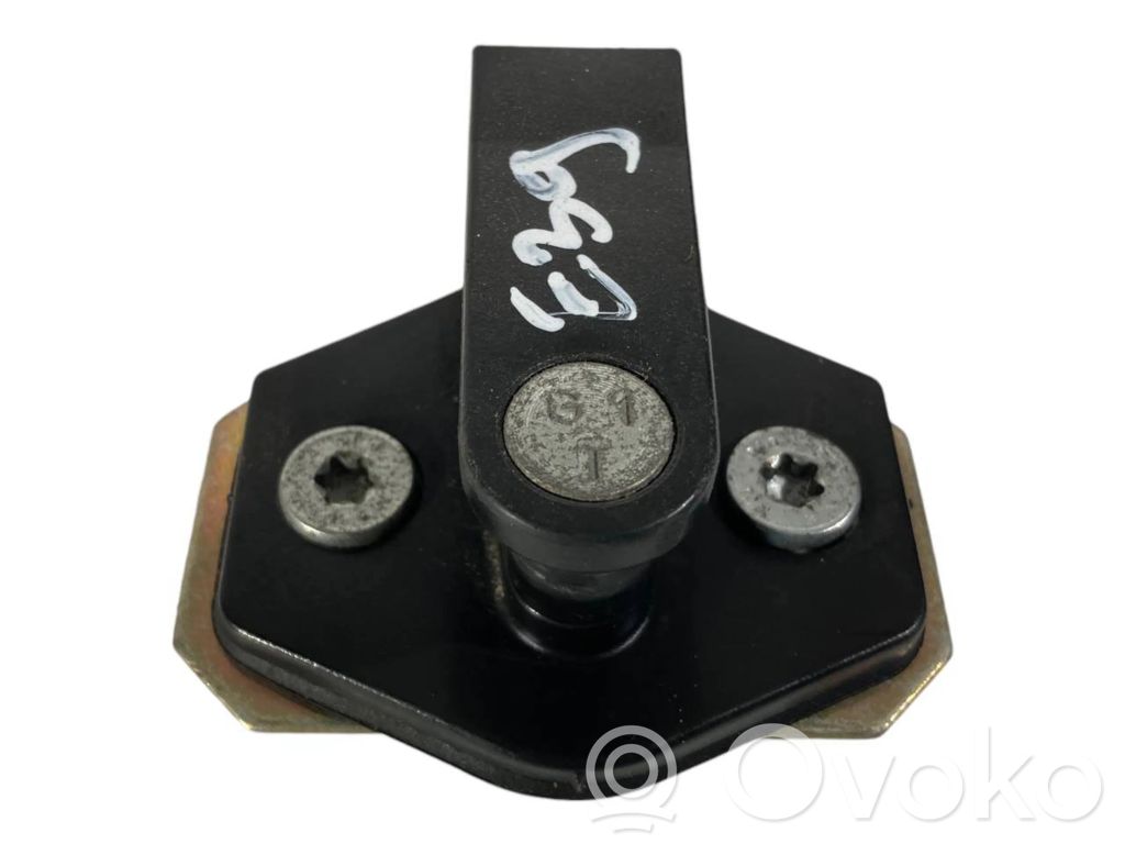 Петля для блокировки спереди