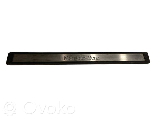 Priekšējā sliekšņa dekoratīvā apdare (iekšējā)