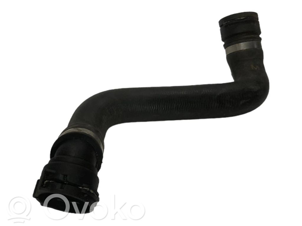 Caurulīte (-es) / šļūtene (-es)