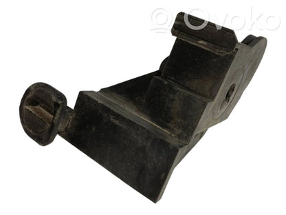 Priekšpusē bampera turētājs