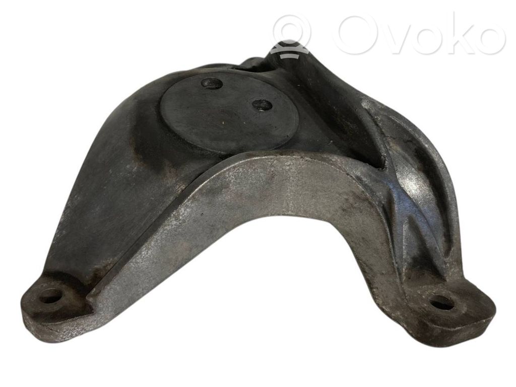 Engine mounting bracket