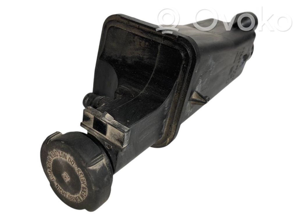 Расширительный бачок охлаждающей жидкости