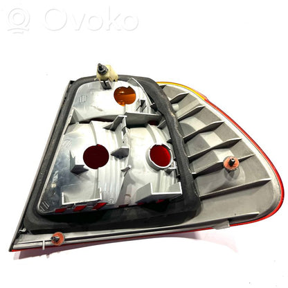 Aizmugurējais lukturis virsbūvē