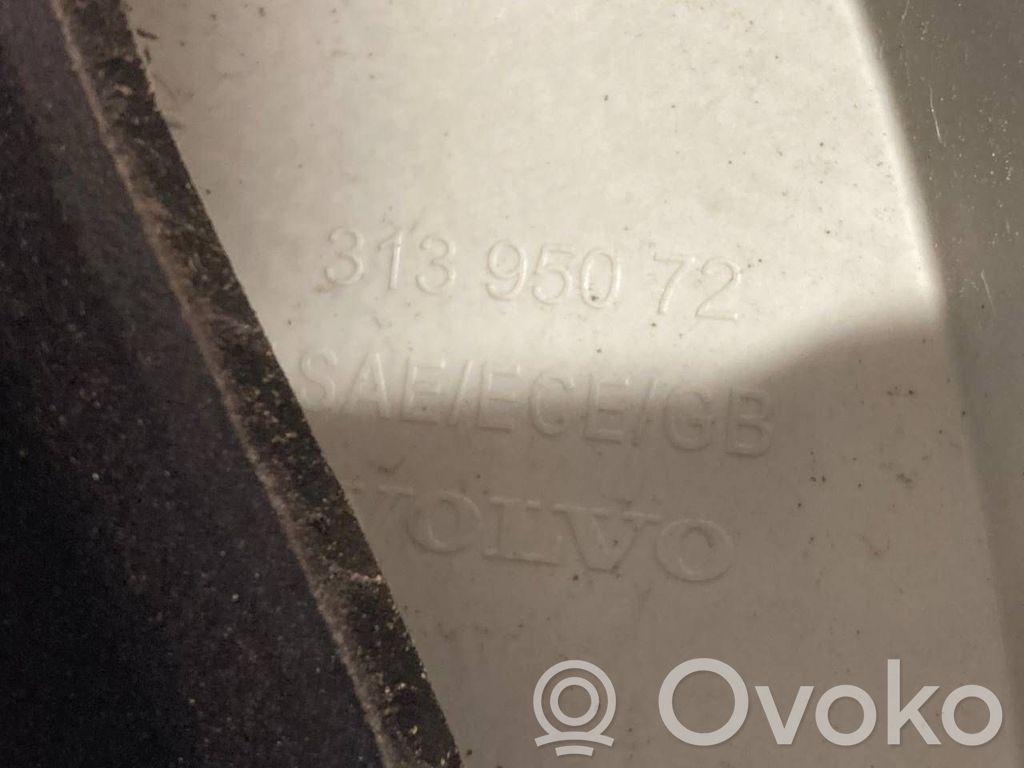 Задний фонарь в кузове